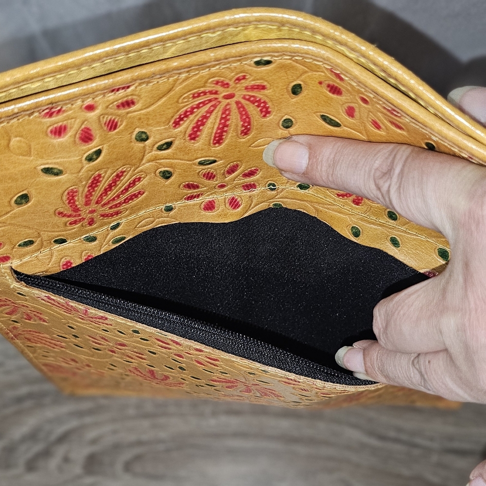 Rare Vintage Hand Tooled Floral Tan Shoulder Bag - Picture 8 of 11